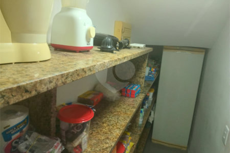 Casa à venda com 4 quartos, sendo 3 suítes, no condomínio Arco Iris, Atibaia - SP