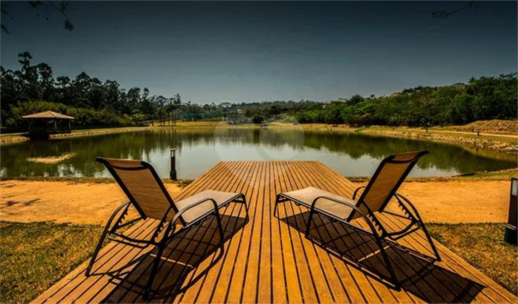 Casa à venda com 3 quartos, sendo 2 suítes,  no condomínio Arboretum, Vinhedo - SP
