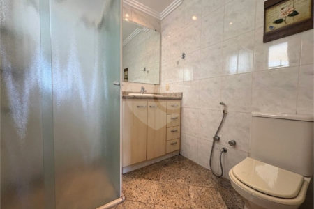Casa à venda com 5 quartos, sendo 3 suítes, no condomínio Granja Olga III, Sorocaba - SP
