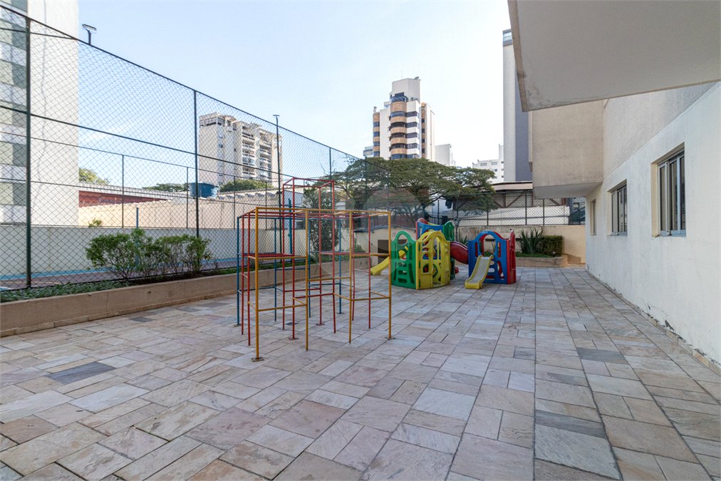Apartamento à venda com 2 quartos em Moema, São Paulo, SP