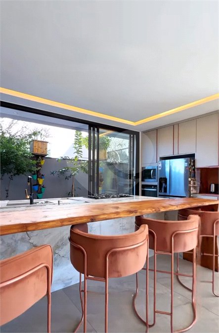 Casa à venda com 3 suítes no condomínio Figueira Garden, Atibaia - SP