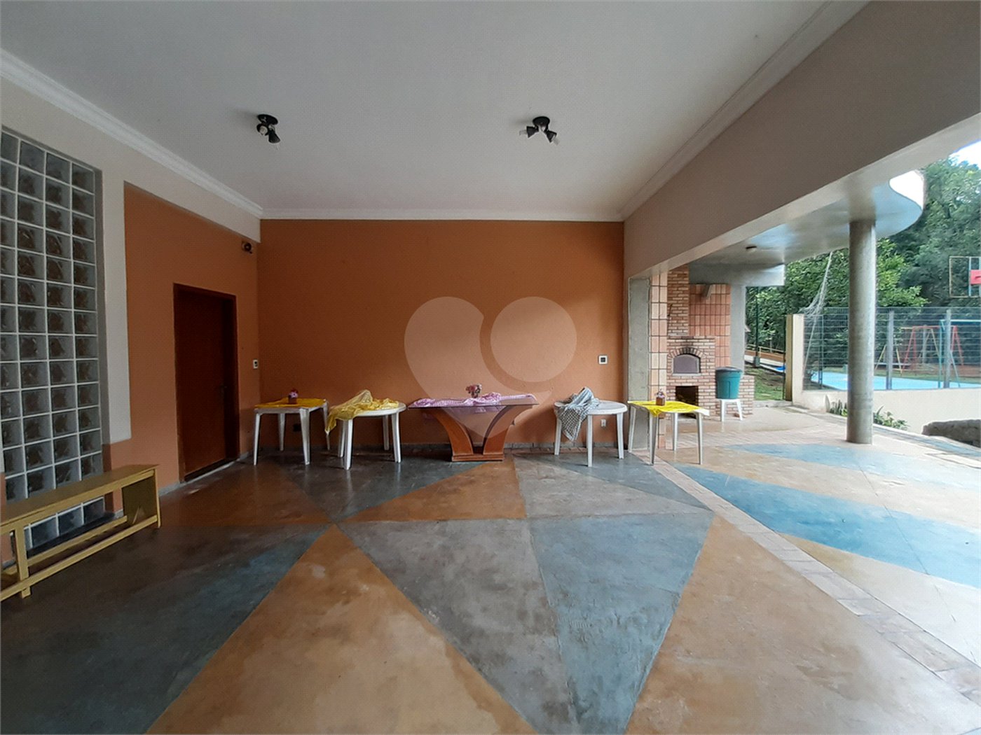 Casa à venda com 4 quartos, sendo 2 suítes, no condomínio Champs Elysees Village, Mairiporã - SP