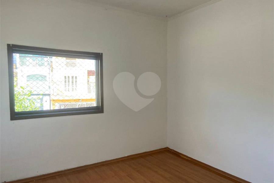 Sobrado à venda com 3 quartos, sendo 1 suíte, em Parque Maria Domitila, São Paulo, SP