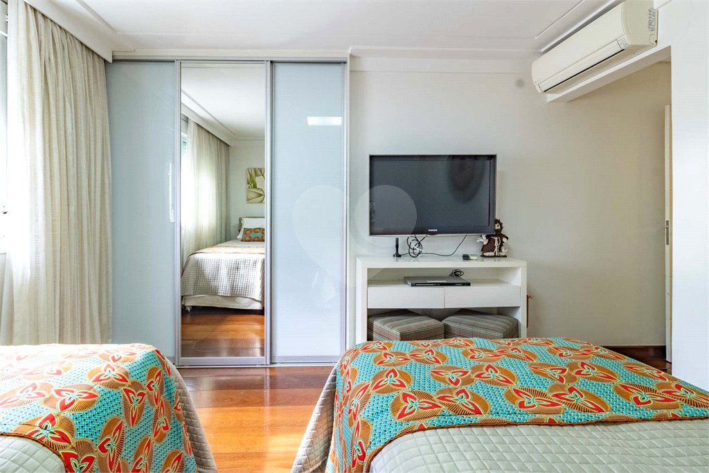 Casa à venda com 5 quartos, sendo 4 suítes, em Alto da Lapa, São Paulo, SP