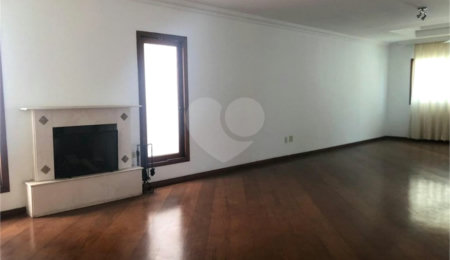 Casa à venda com 4 suítes no condomínio Vila das Emboabas, São Paulo - SP