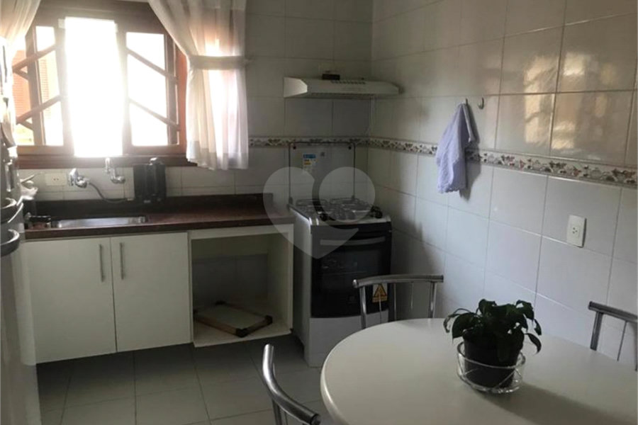 Casa à venda com 3 quartos, sendo 1 suíte, no condomínio Morada de Itapuã, São Paulo - SP