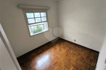 Sobrado à venda com 5 quartos, sendo 1 suíte, em Jardim Trussardi, São Paulo, SP