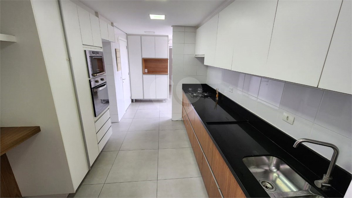 Apartamento à venda com 3 quartos, sendo 2 suítes,  em Paraíso do Morumbi, São Paulo, SP