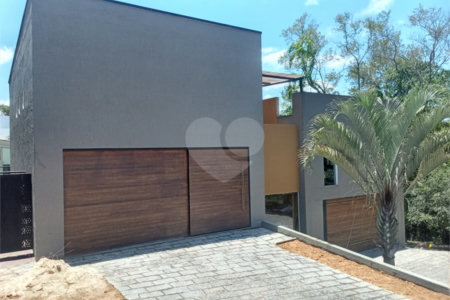 Casa à venda com 2 quartos, sendo 3 suítes,  no condomínio Aruã, Mogi das Cruzes - SP
