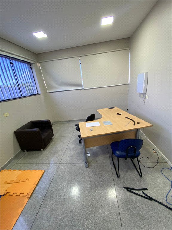 Salão Comercial para alugar em Vila Romanópolis, Ferraz de Vasconcelos, SP