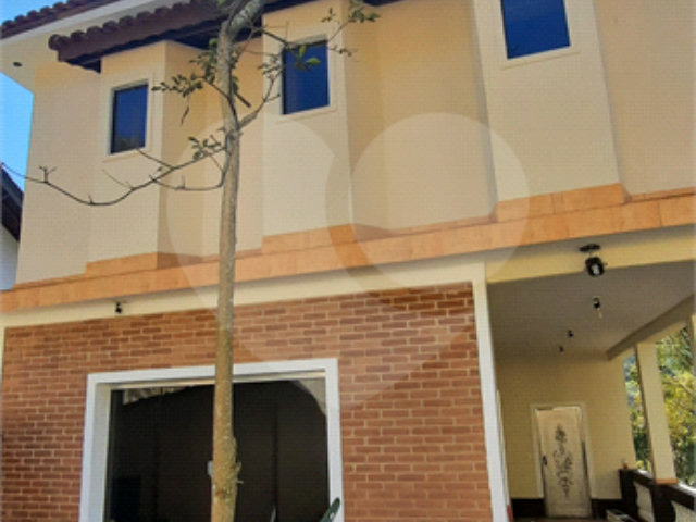 Casa à venda com 3 quartos, sendo 2 suítes,  no condomínio Sausalito, Mairiporã - SP