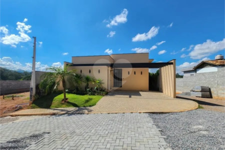 Casa à venda com 3 quartos, sendo 1 suíte, no condomínio Consoli Residencial, Atibaia - SP