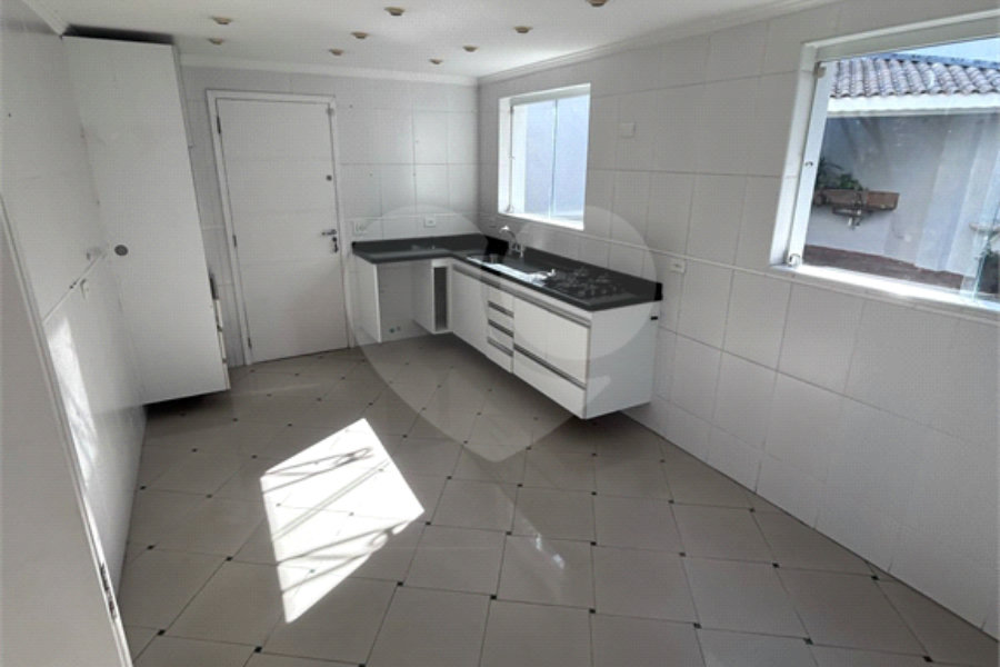 Sobrado à venda com 4 quartos, sendo 2 suítes,  em Tremembé, São Paulo, SP