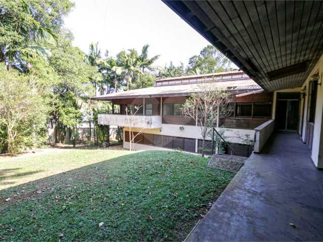 Casa à venda com 5 quartos, sendo 3 suítes,  no condomínio Chácara Flora, São Paulo - SP