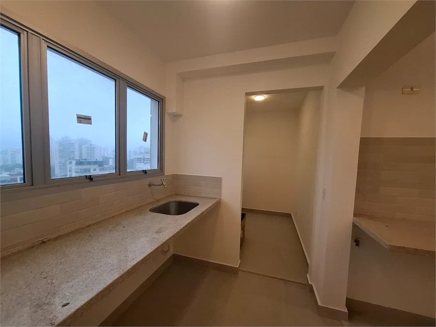 Apartamento à venda 107m² reformado com 2 quartos, sendo 1 suíte no Morumbi
