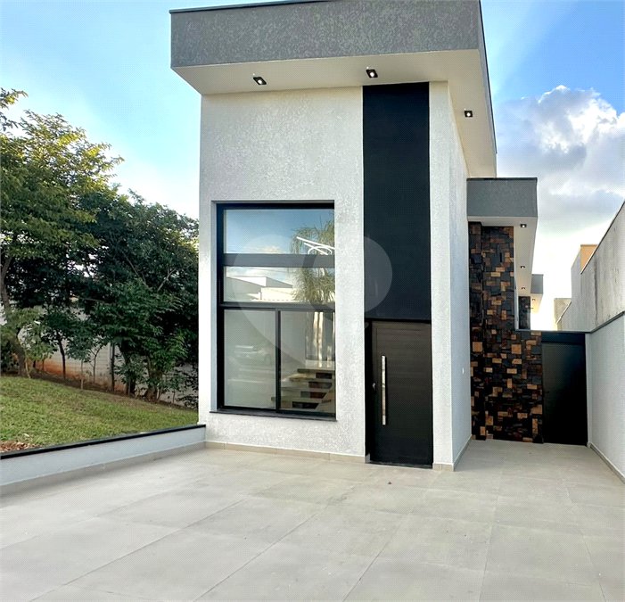 Casa à venda com 2 quartos, sendo 1 suíte,  no condomínio Portal dos Sabiás, Itu - SP