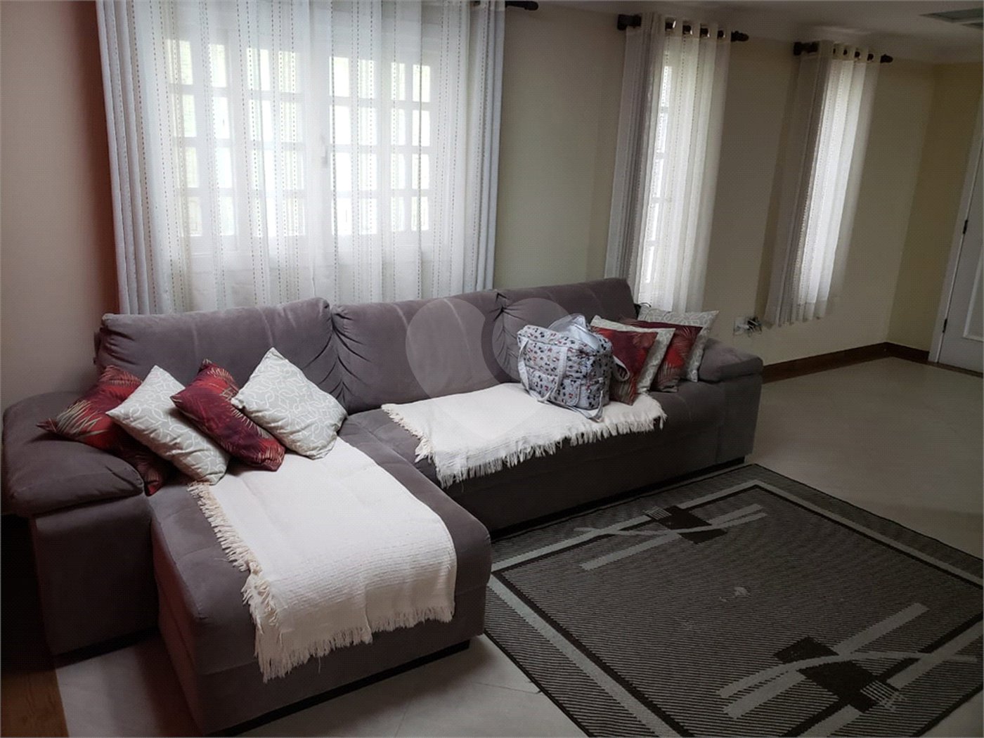 Casa à venda com 6 quartos, sendo 3 suítes, em Alto Ipiranga, Mogi das Cruzes, SP