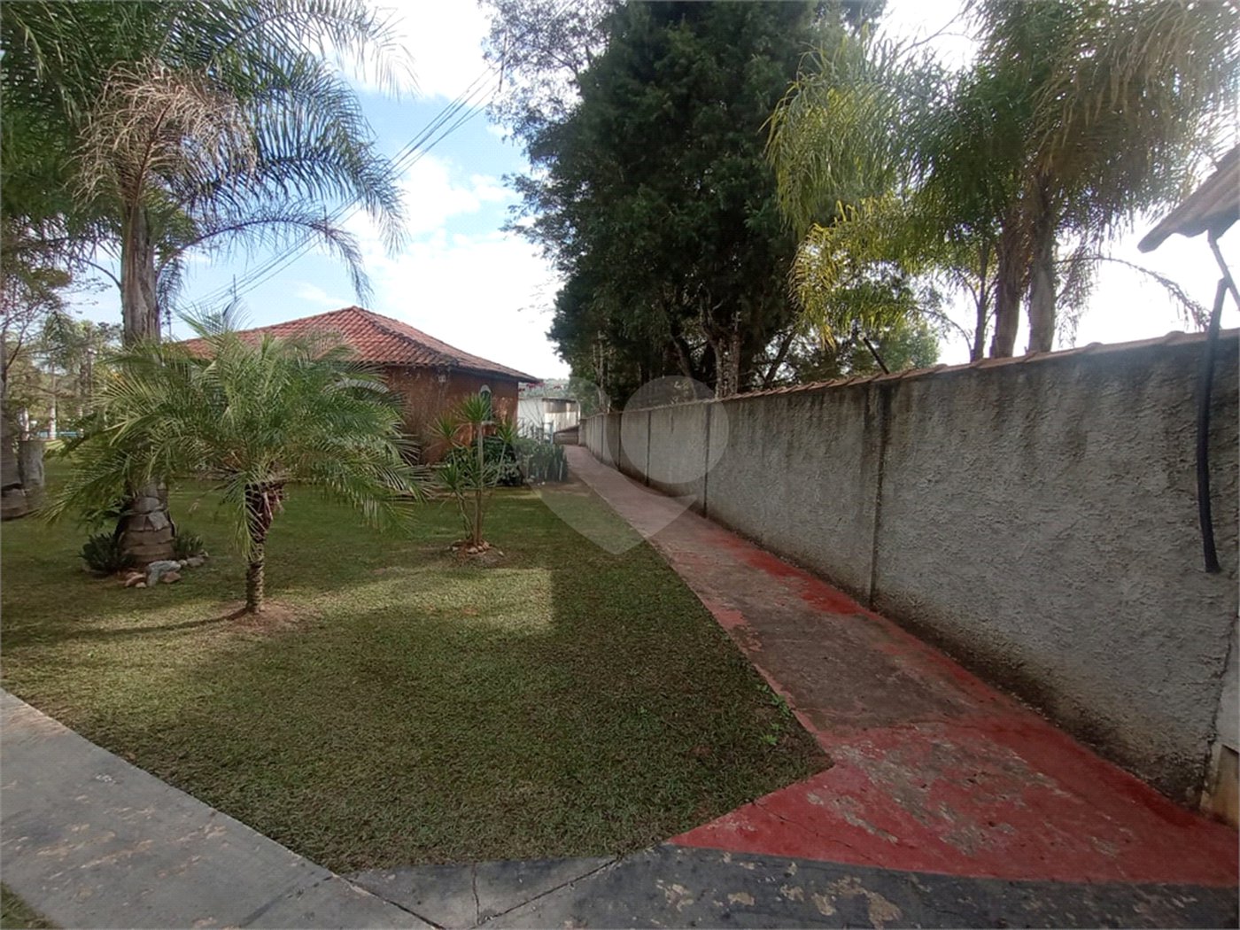 Chácara à venda com 6 quartos, sendo 1 suíte,  em Cercadinho, Alambari, SP