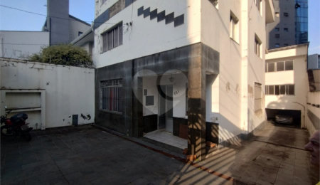 Sobrado à venda com 7 quartos, sendo 6 suítes,  em Aclimação, São Paulo, SP