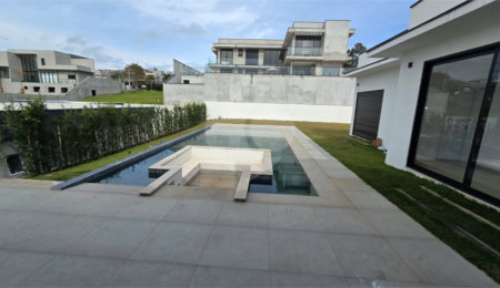 Casa à venda ou para alugar com 5 quartos, sendo 4 suítes, no condomínio Equilibrium, Atibaia - SP