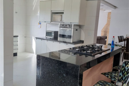 Casa à venda com 4 quartos, sendo 1 suíte, no condomínio Clube Florada Suzano, Suzano - SP