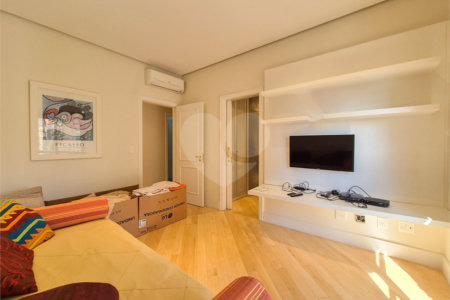 Apartamento à venda ou para alugar com 4 quartos, sendo 3 suítes, em Moema, São Paulo, SP