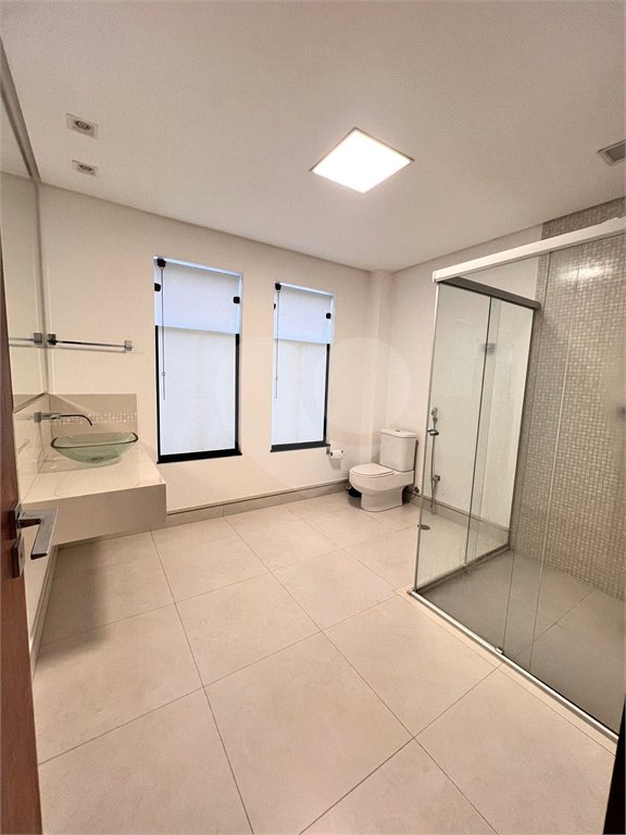 Sobrado à venda com 5 quartos, sendo 2 suítes, em Vila Inah, São Paulo, SP