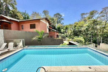 Casa à venda com 4 quartos, sendo 3 suítes,  no condomínio Vilarejo, Carapicuíba - SP