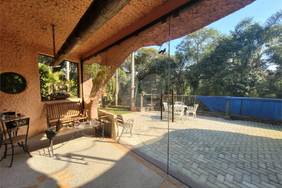 Casa à venda com 2 suítes no condomínio Associação Reserva das Hortênsias, Mairiporã - SP