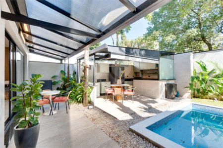 Casa à venda com 4 suítes no condomínio Villa Suiça, São Paulo - SP