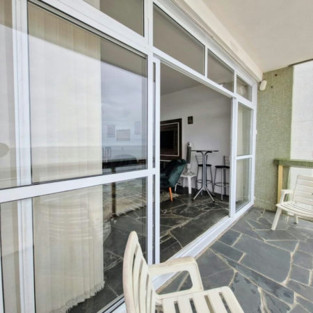 Apartamento com 4 dormitórios à venda, 150 m² por R$ 1.200.000,00 - Praia das Pitangueiras - Guarujá/SP