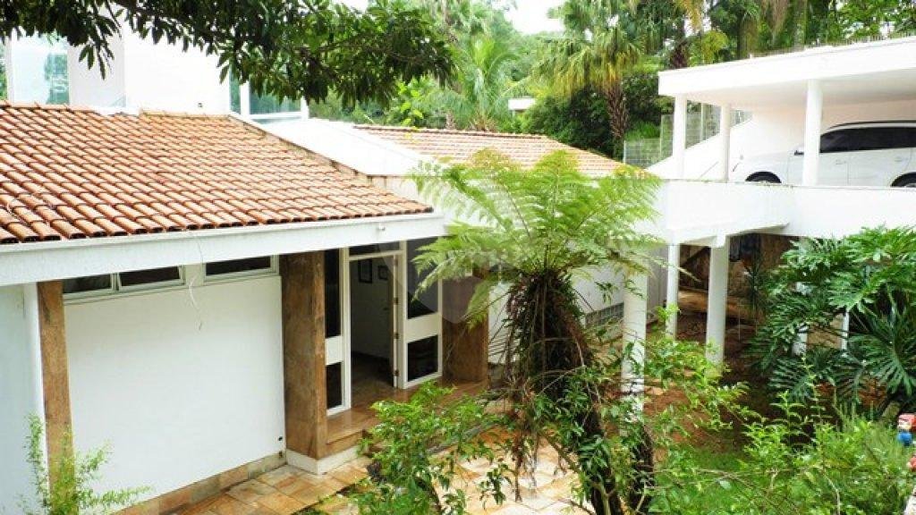 Sobrado à venda com 4 quartos, sendo 3 suítes, em Tremembé, São Paulo, SP