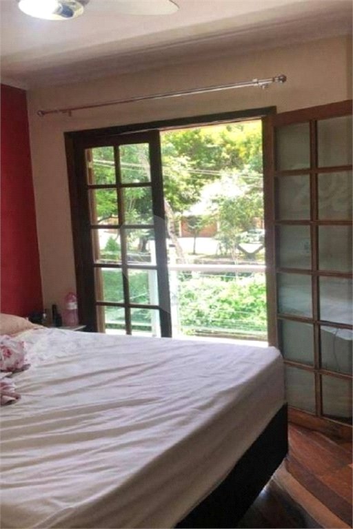 Sobrado à venda com 4 quartos, sendo 3 suítes, em Vila Irmãos Arnoni, São Paulo, SP