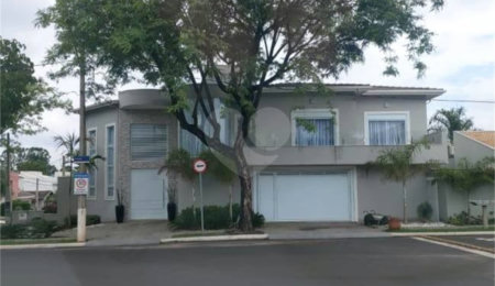 Casa à venda com 3 suítes no condomínio Campos do Conde I, Paulínia - SP