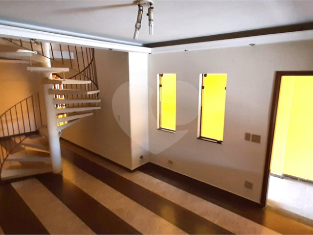 Sobrado à venda ou para alugar com 3 quartos, sendo 1 suíte,  em Jardim Bom Clima, Guarulhos, SP