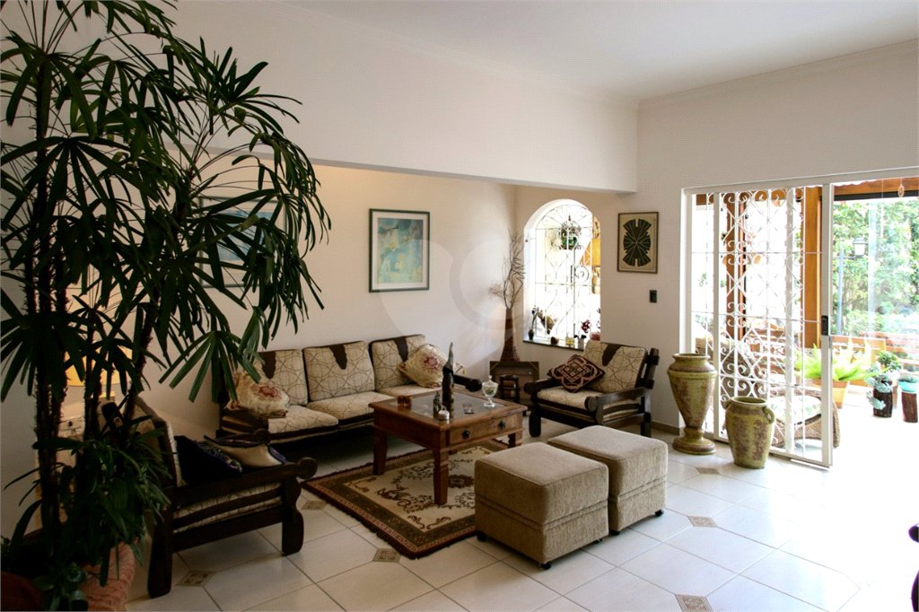 Casa à venda ou para alugar com 3 suítes em Vila Petrópolis, Atibaia, SP