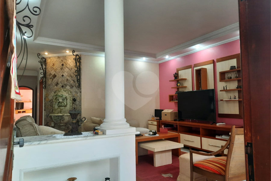 Sobrado à venda com 4 quartos, sendo 3 suítes, em Região Central, Caieiras, SP