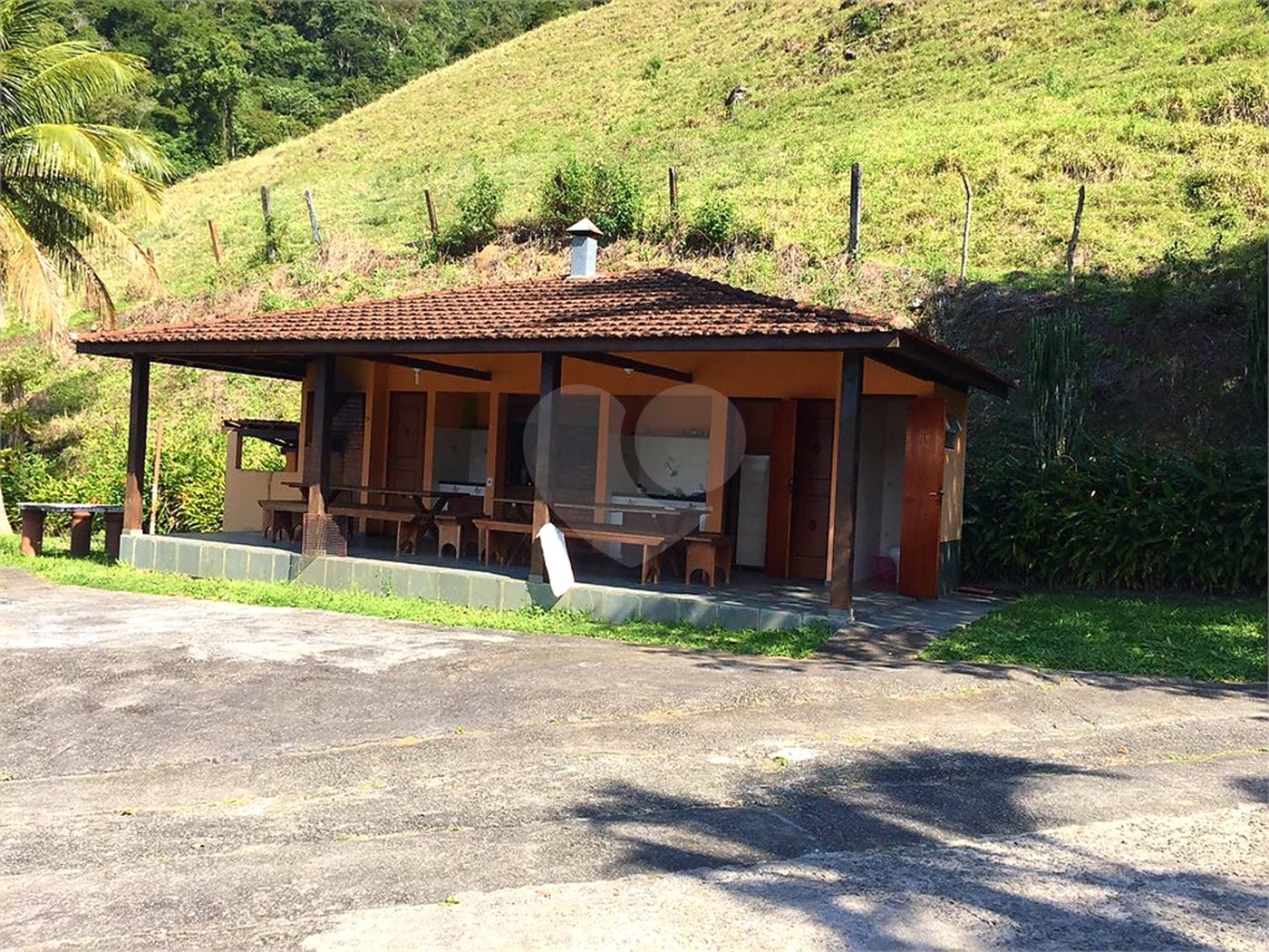 Fazenda à venda com 7 quartos, sendo 3 suítes, em Professor Souza, Casimiro de Abreu, RJ