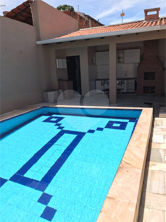 Sobrado à venda com 3 quartos, sendo 2 suítes, em Jardim Tropical, Cuiabá, MT
