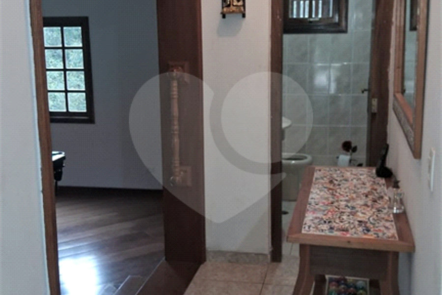 Casa à venda com 3 quartos, sendo 1 suíte,  no condomínio Alpes da Cantareira, Mairiporã - SP