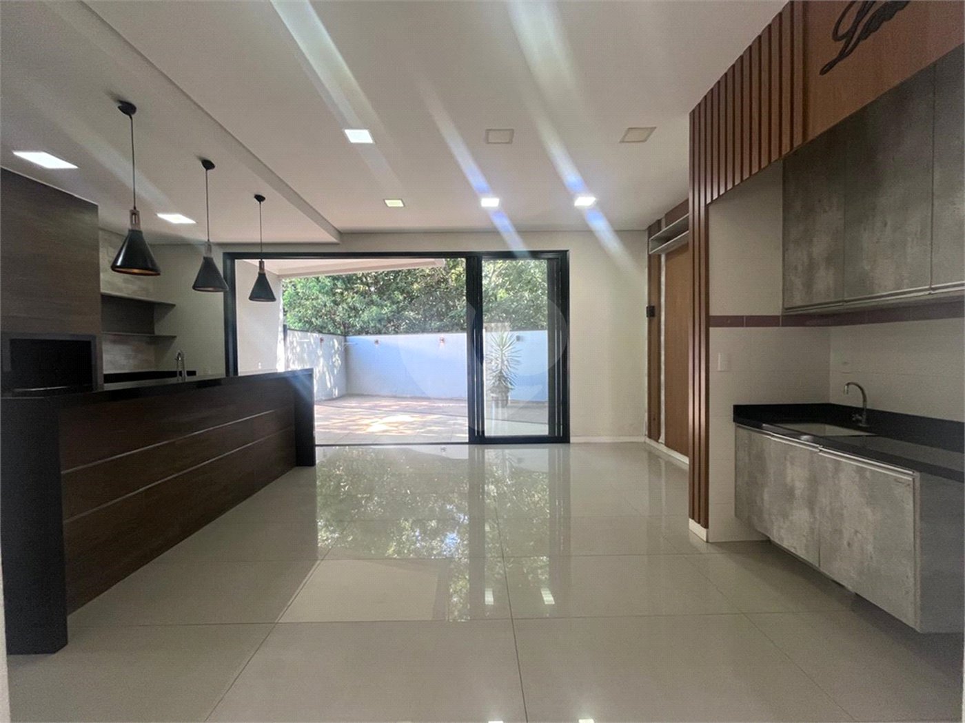 Casa à venda com 3 quartos, sendo 1 suíte, no condomínio Jardim Guarujá, Salto - SP