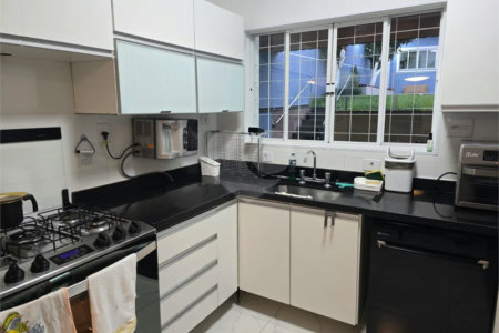 Casa à venda com 3 quartos, sendo 1 suíte, em Santa Teresinha, São Paulo, SP