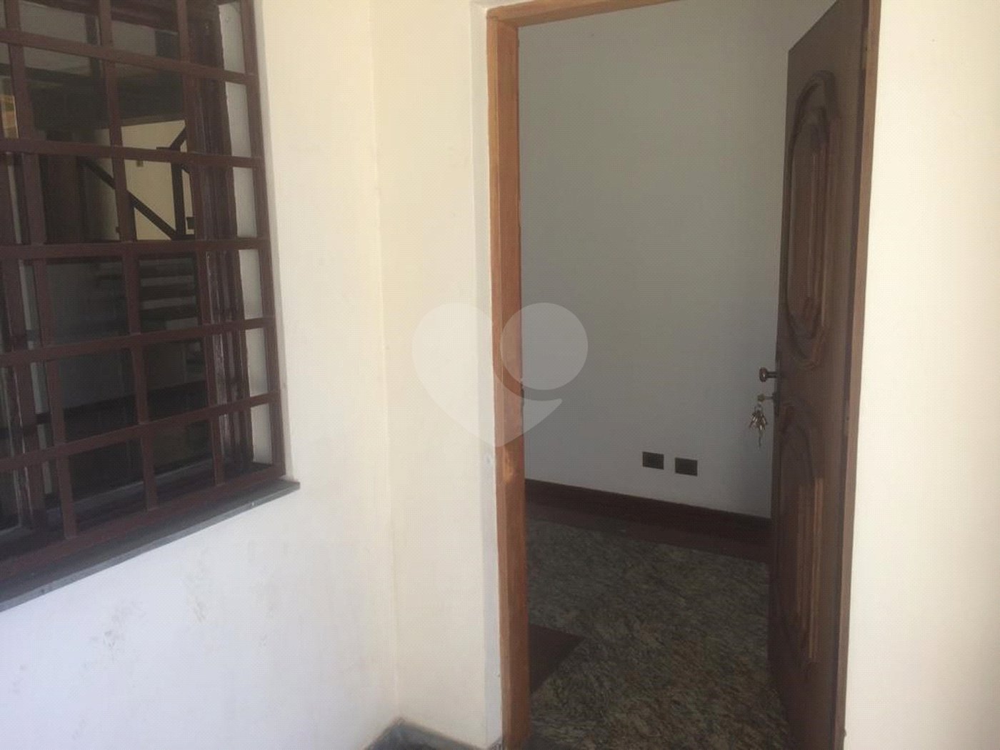 Sobrado à venda com 4 quartos, sendo 3 suítes, em Tremembé, São Paulo, SP