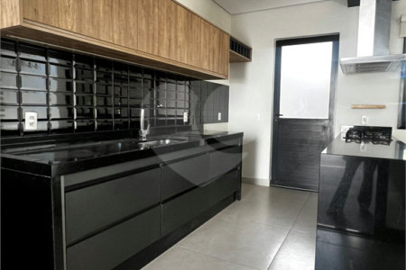 Casa à venda com 3 quartos, sendo 1 suíte, no condomínio Village Moutonnée, Salto - SP