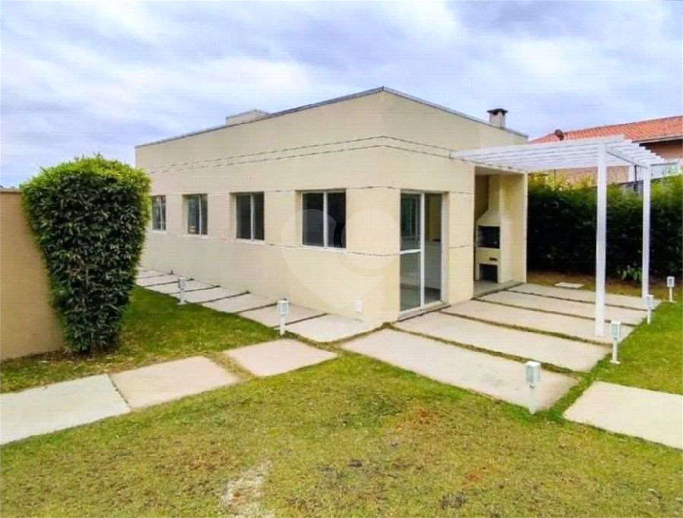 Casa à venda com 3 quartos, sendo 1 suíte, no condomínio Villaggio Viana, Cotia - SP