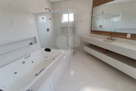 Casa à venda com 4 quartos, sendo 2 suítes, no condomínio Terras de Santa Adélia, Vargem Grande Paulista - SP