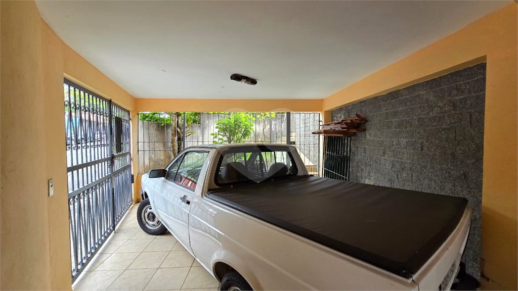 Sobrado à venda com 4 quartos, sendo 1 suíte, em Jardim Regina, São Paulo, SP