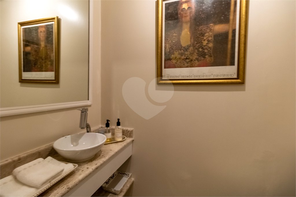 Apartamento à venda com 3 quartos, sendo 2 suítes, em Alto da Boa Vista, São Paulo, SP