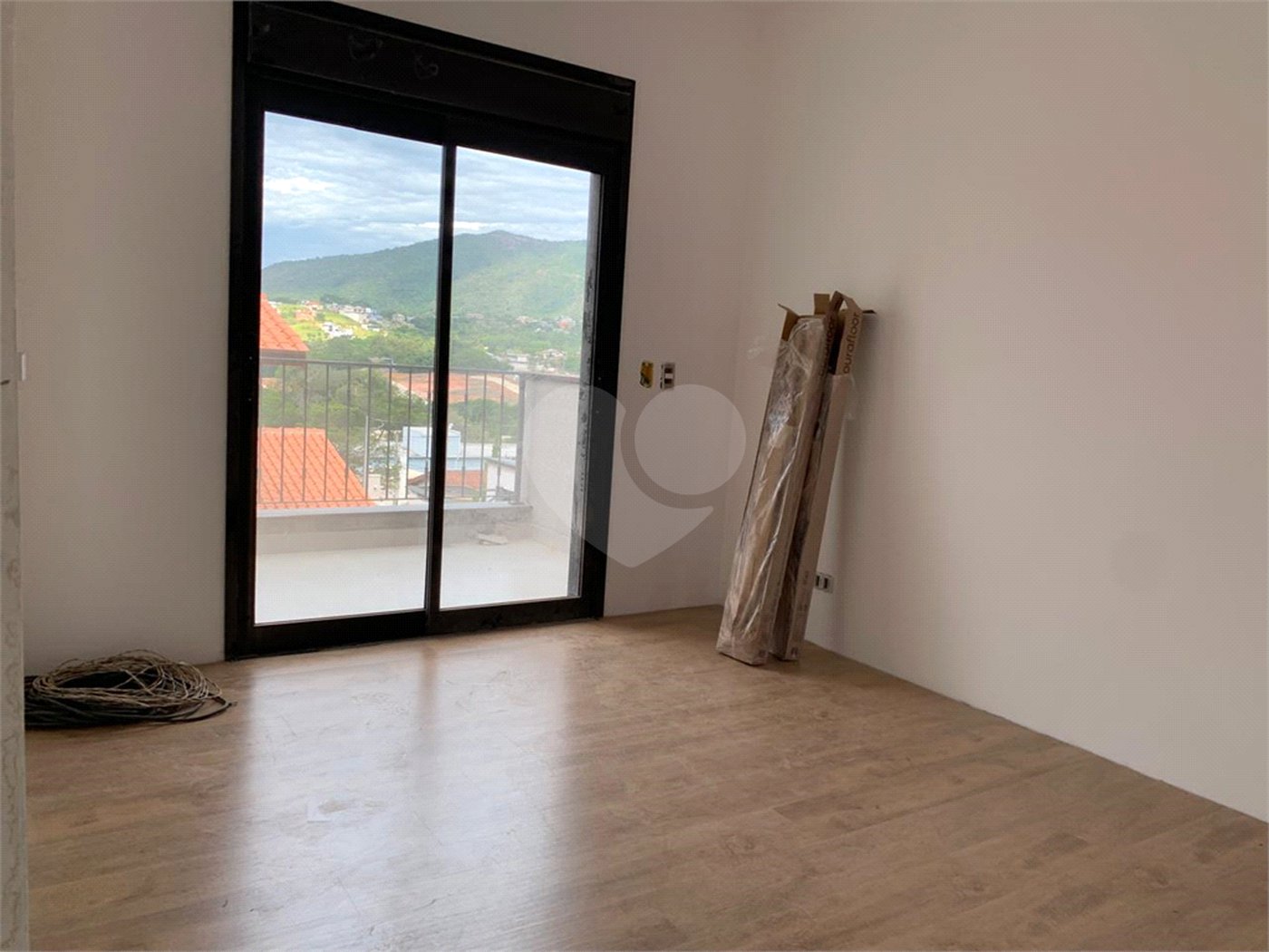 Casa à venda com 3 suítes no condomínio Residencial Celina, Atibaia - SP