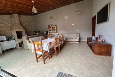 Casa à venda com 4 quartos, sendo 1 suíte,  em Vila Barth, Itapetininga, SP